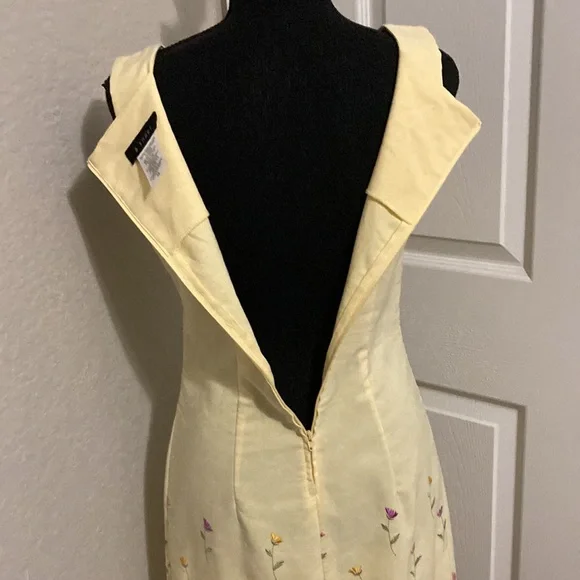 B Smart embroidered midi dress size 5/6 - Picture 3 of 7